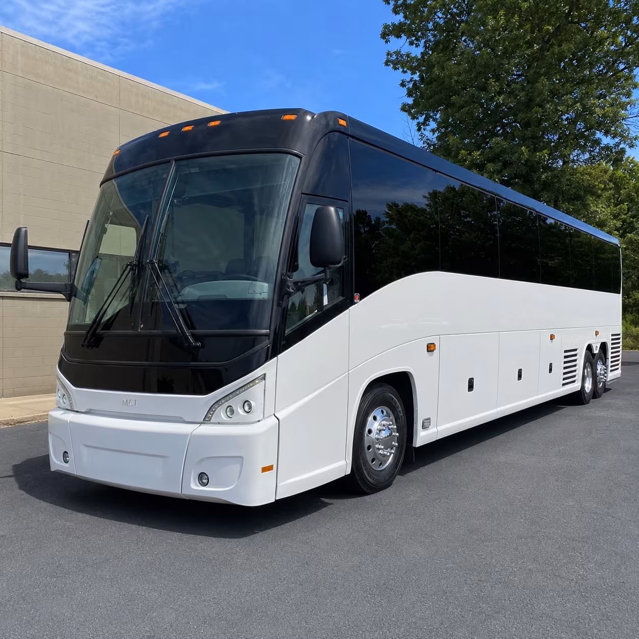 use lovelandcharterbuscompany com to book airport transfers between loveland and denver international airport